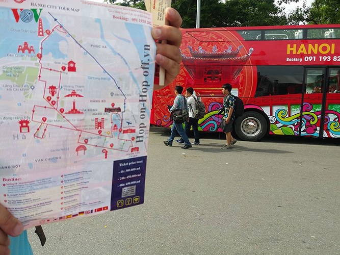 Xe buýt 2 tầng đầu tiên của Hà Nội được đưa vào sử dụng